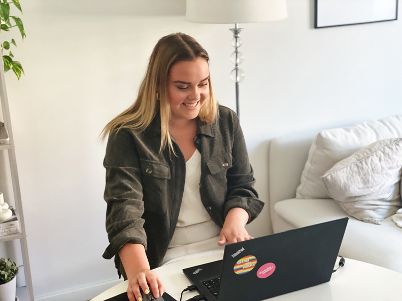 Viestintää ja markkinointia opiskeleva Elle kokee, että perehtyminen on sujunut jopa helpommin etänä. Kesällä hän pääsee rakentamaan uutta sivua verkkosivuille ja tuottamaan monipuolisesti sisältöä eri kanaviin.