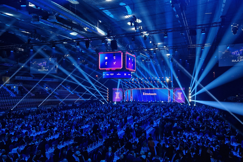 Urheilugaala-tilaisuus käynnissä Jäähallissa.